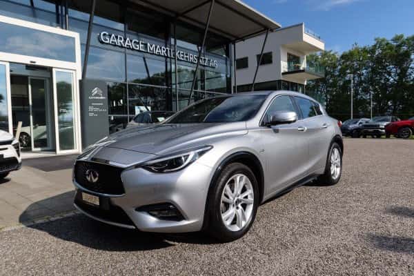 Infiniti Q30